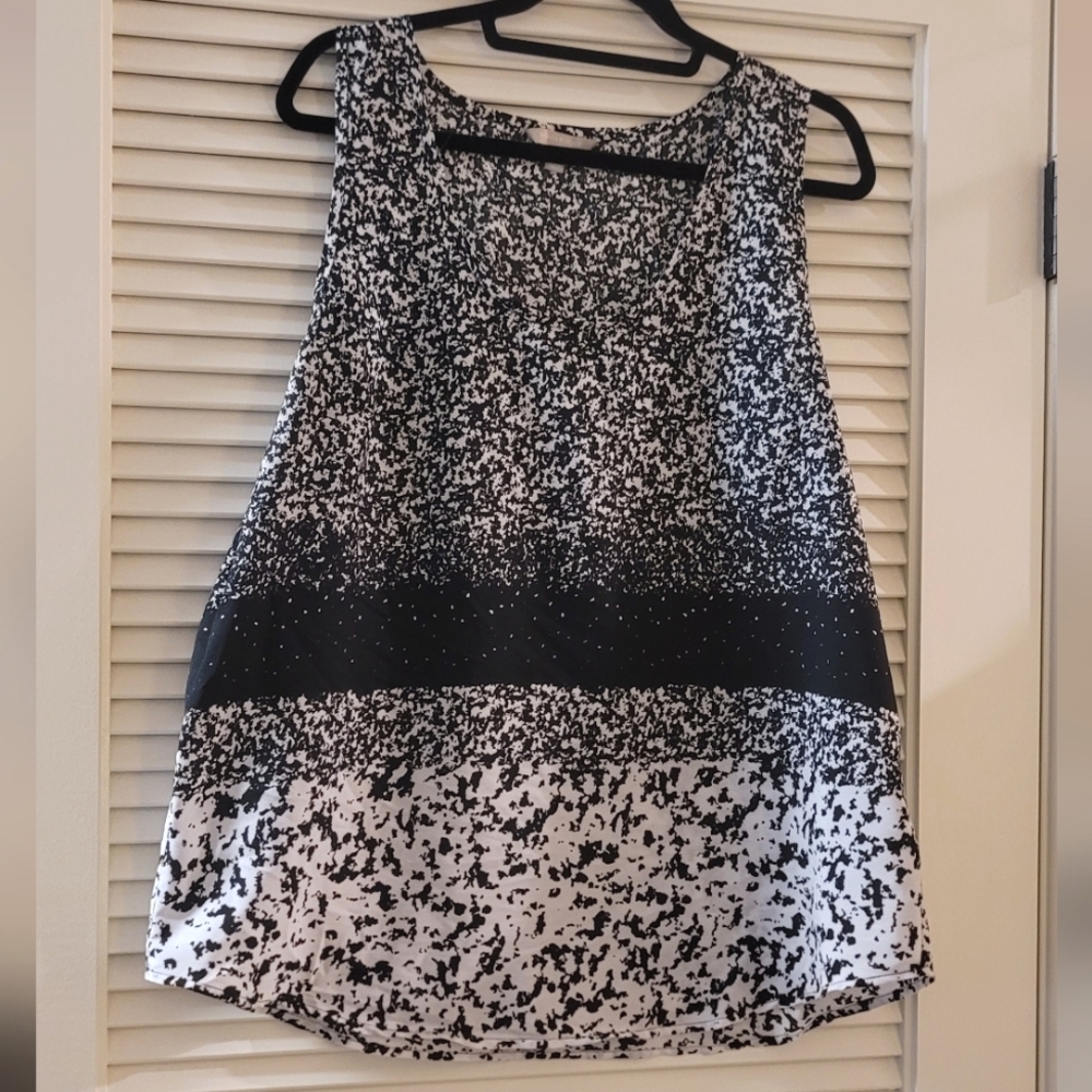 Banana Republic- Black & White Speckled Pattern Lightweight Sleeveless Top